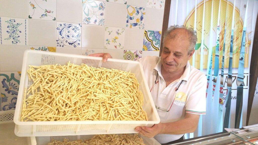 La Cucina Avellinese tra prodotti tipici, vini DOCG e oli DOP. 1 Cucina Avellinese: il fusillo