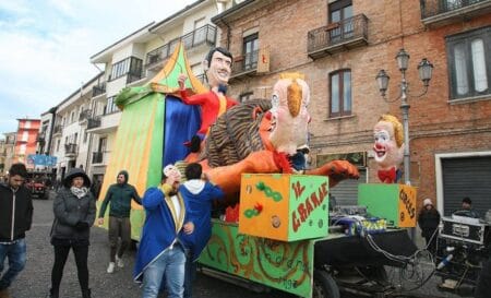 I carri del Carnevale di Castelvetere su Calore