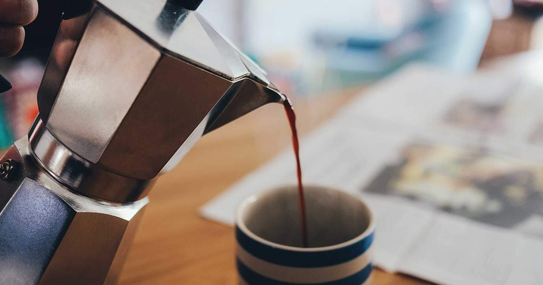 Come preparare un caffè napoletano con la moka, semplice ed economico.