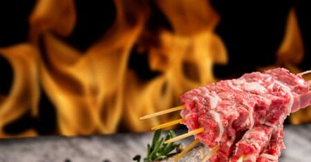 Alla scoperta delle tradizioni culinarie abruzzesi arrosticini abruzzesi