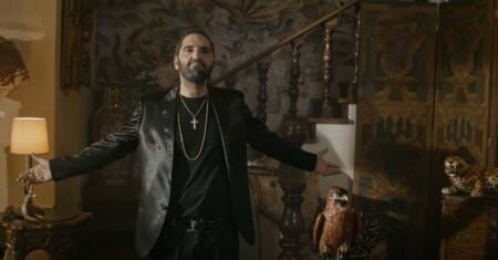 Suburra, su Netflix strepitosa serie tv thriller crime su potere e criminalità a Roma. Adamo Dionisi nel ruolo del boss Manfredi Anacleti in Suburra - la serie, su Netflix