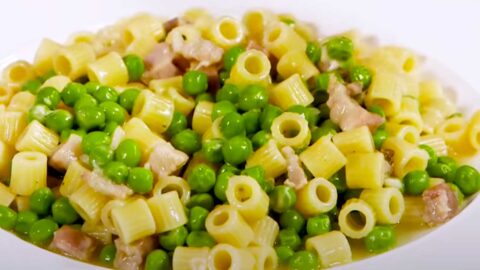 Pasta e piselli: cremosa e saporita, buonissima con 2 ingredienti che usava la nonna. pasta e piselli