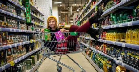 Come risparmiare sulla spesa: 10 consigli per fare acquisti senza spendere troppo.