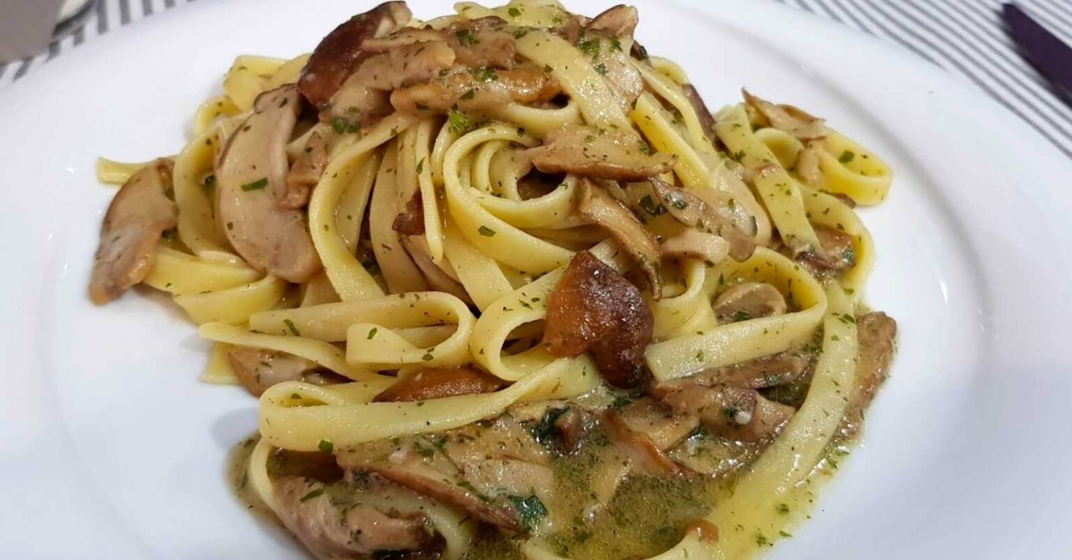 Tagliatelle ai funghi cremose senza panna, scopri la ricetta