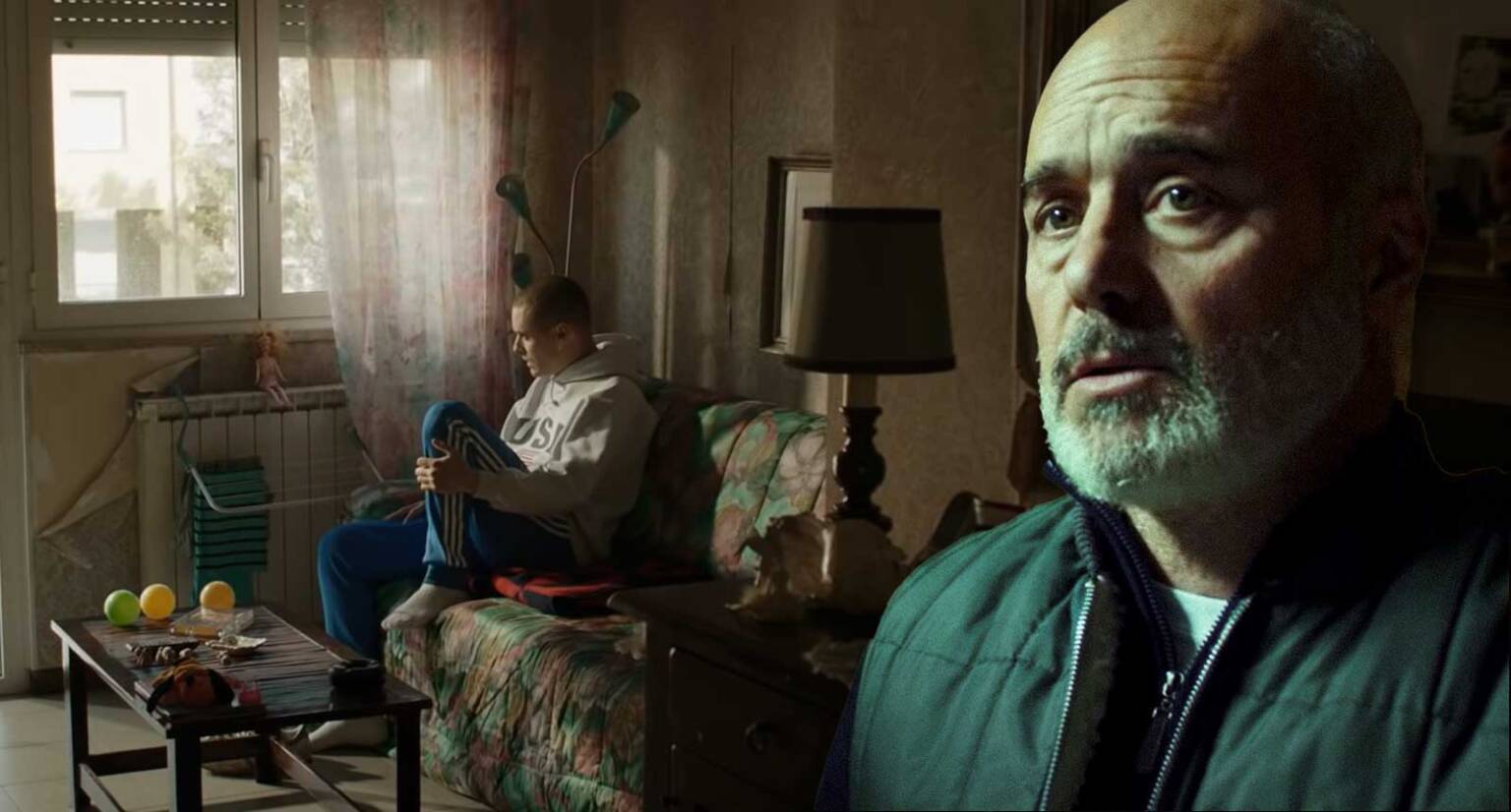 Su RaiPlay un film thriller italiano che illumina la periferia oscura e criminale di Roma. Film Thriller italiano su Raiplay