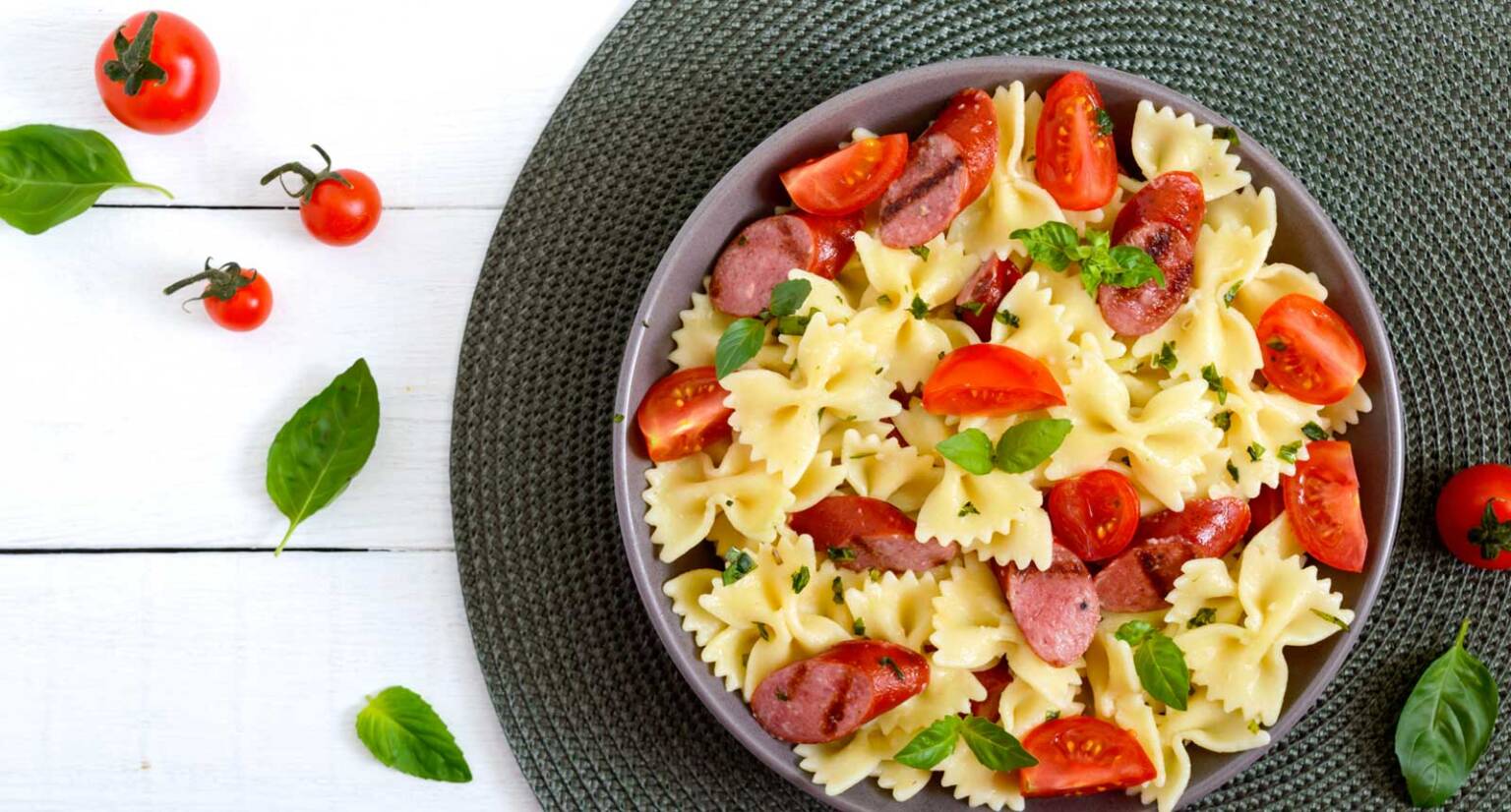 Insalata di pasta fredda con wurstel