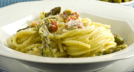 La ricetta degli Spaghetti con crrema di asparagi