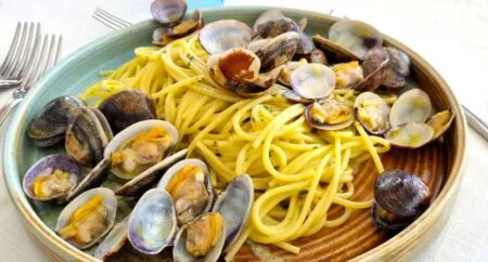 Spaghetti a vongole - Circolo Canottieri a Salerno