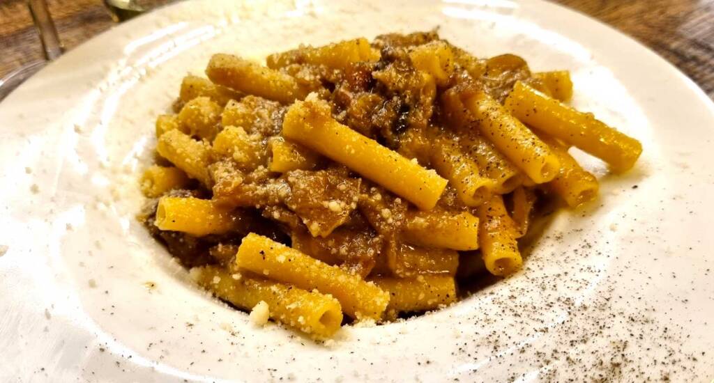 Ziti alla genovese Campania Ziti alla genovese