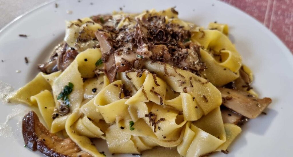 Pappardelle con funghi e tartufi