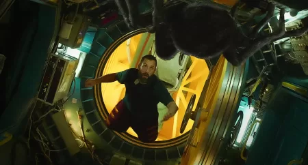 “Spaceman”, su Netflix un film sci-fi psicologico con Adam Sandler e Carey Mulligan. Adam Sandler nel film Spaceman su Netflix