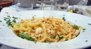 Spaghettone con colatura di alici e pangrattato