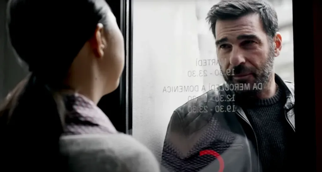 Edoardo Leo in Il clandestino una scena della miniserie