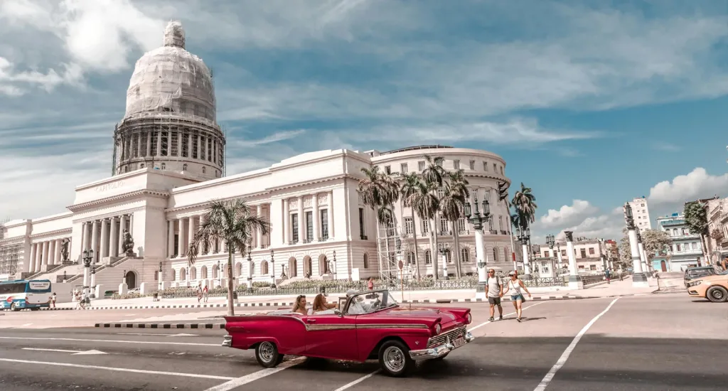Cuba: tra storia rivoluzionaria e paradisi tropicali. Campidoglio L'Avana