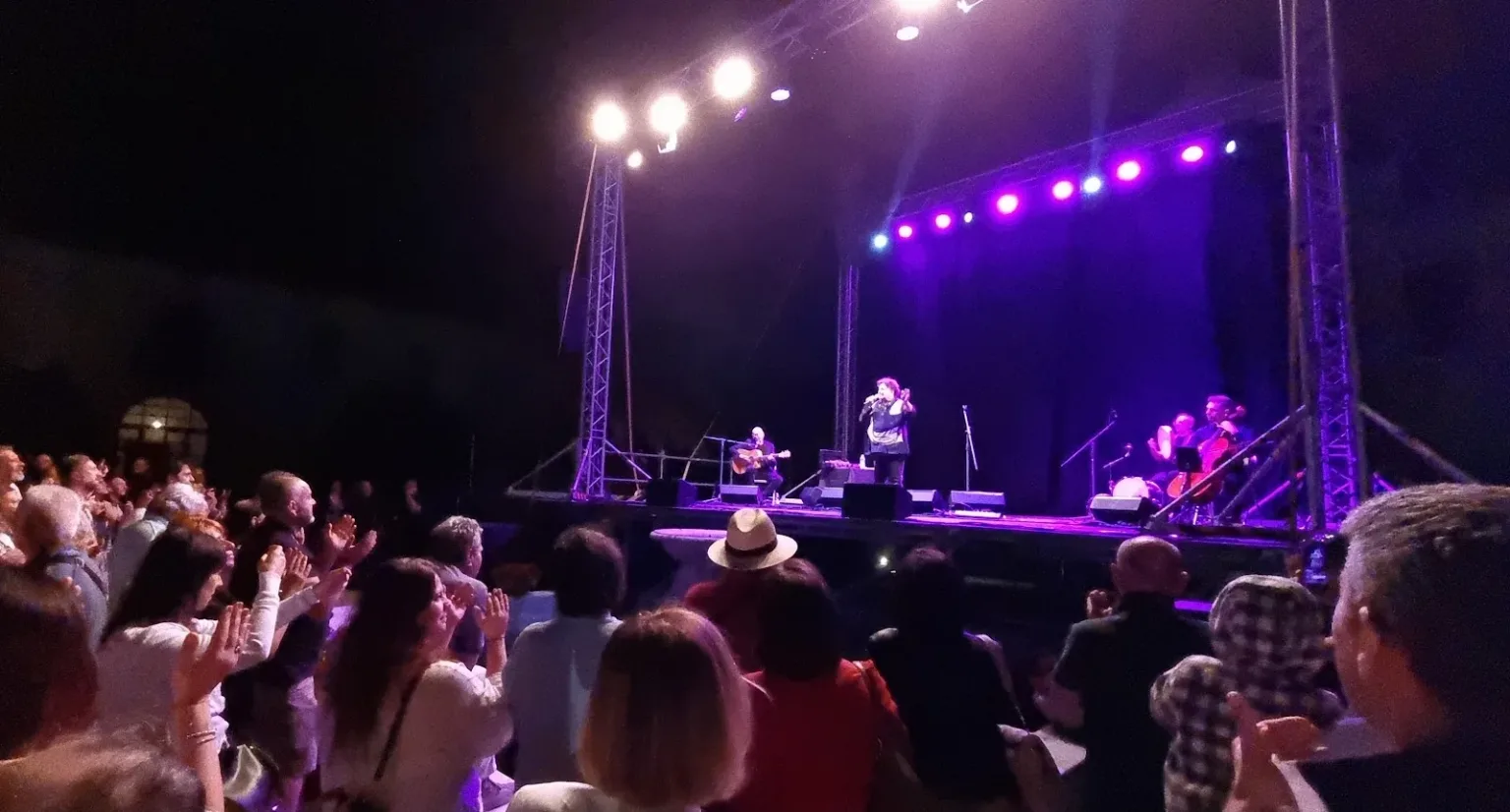 Cerchi le date dei concerti in provincia di Benevento? Scopri il calendario 2024 degli appuntamenti musicali, ogni sera uno spettacolo diverso.