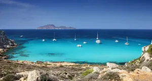 Sicilia a fine estate, dove prolungare le vacanze tra isole, spiagge, borghi barocchi e città da scoprire Cala Rossa, Favignana.
