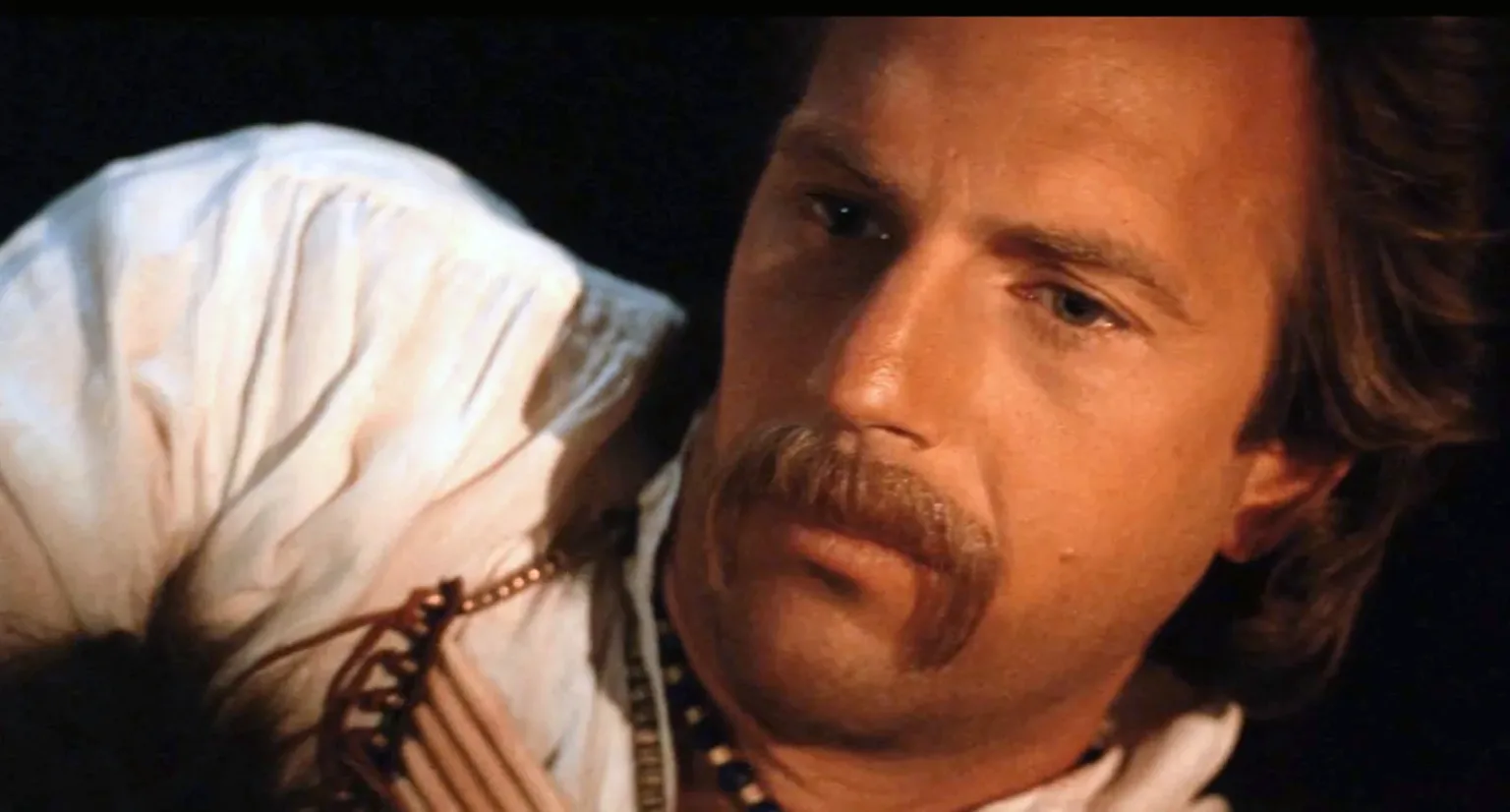 Balla coi Lupi su Prime Video, un film cult con Kevin Costner. Kevin Costner in Balla coi Lupi su Amazon Prime Video