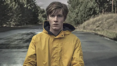 Su Netflix una serie thriller tedesca del 2017, un puzzle narrativo che non lascia scampo. Louis Hofmann