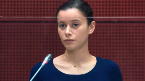 La ragazza con il braccialetto, su Raiplay un legal thriller francese. Melissa Guers