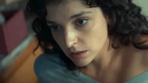Solo uno sguardo, su Netflix una miniserie thriller di Harlan Coben. Virginie Ledoyen
