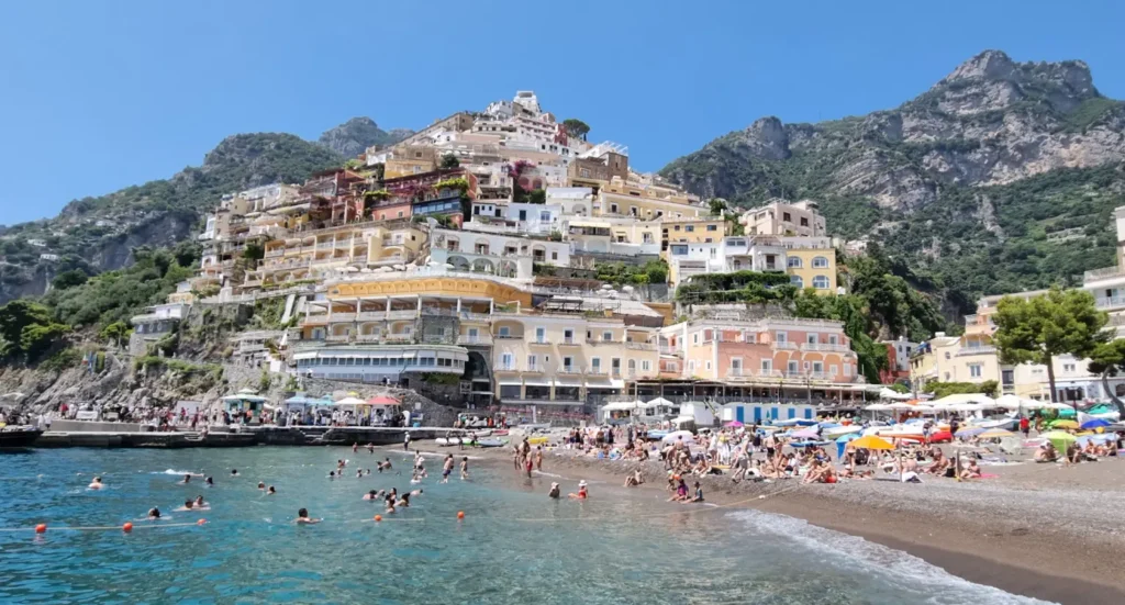 La spiaggia di Positano - Foto Sorrentini Agendaonline.it