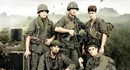 Crudo ed indimenticabile, su Prime Video un film cult di Oliver Stone con Johnny Depp e Willem Dafoe