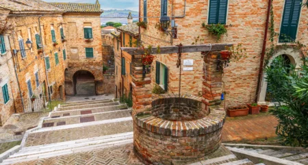 I borghi nelle Marche: piccoli, silenziosi, sorprendenti. Il centro storico di Corinaldo