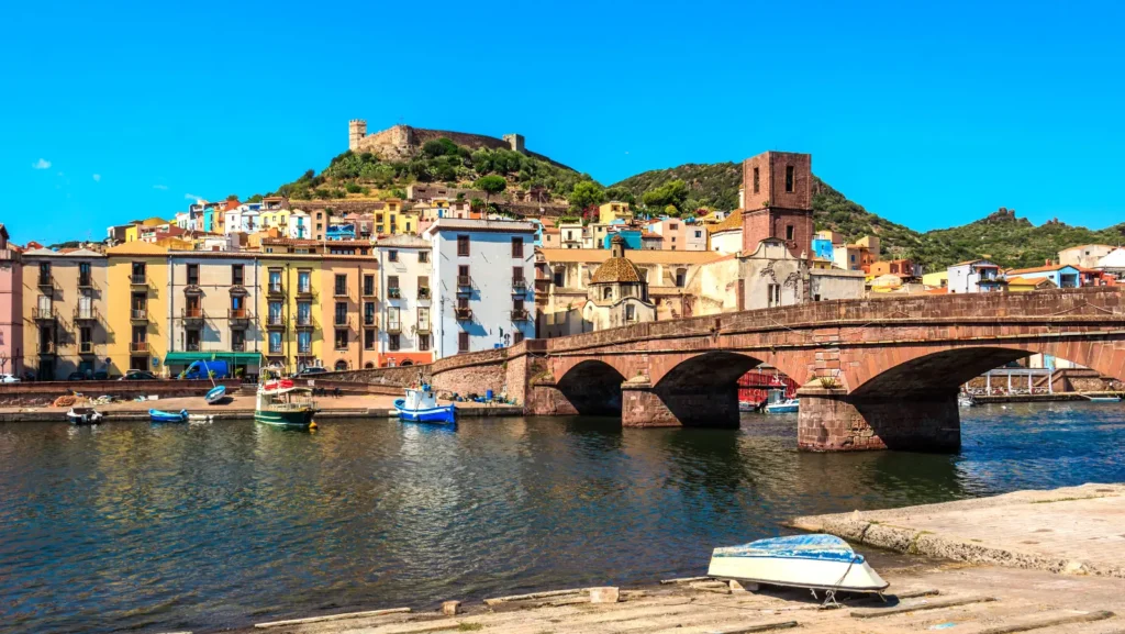 Il borgo di Bosa in Sardegna