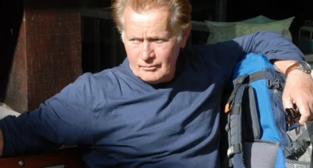 Su RaiPlay un film on the road dove un padre ritrova la memoria del figlio passo dopo passo Martin Sheen