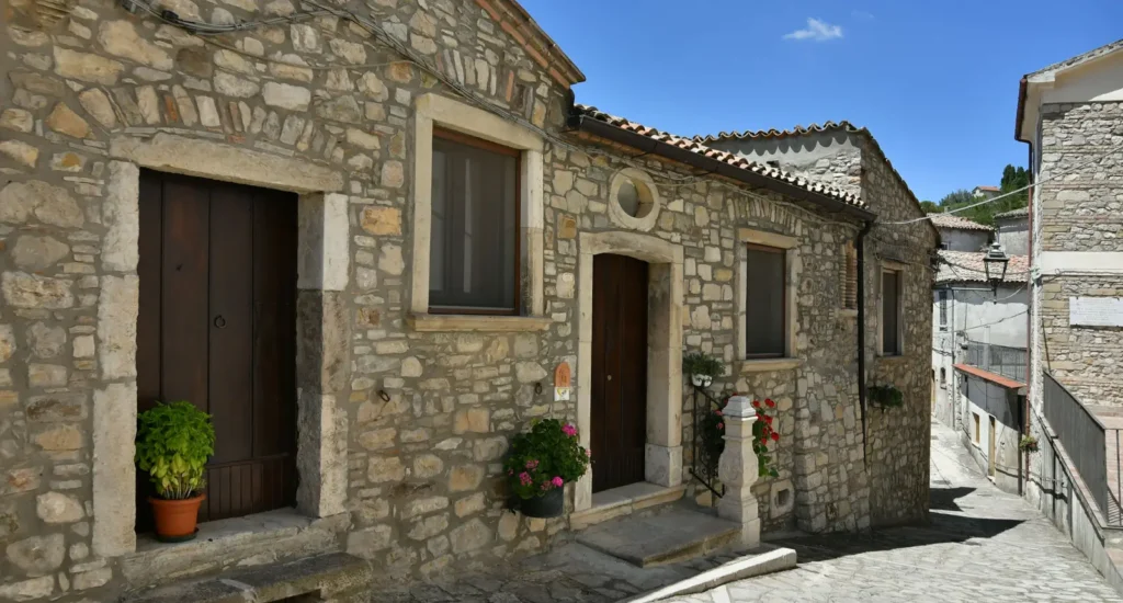 Zungoli il centro storico del borgo irpino