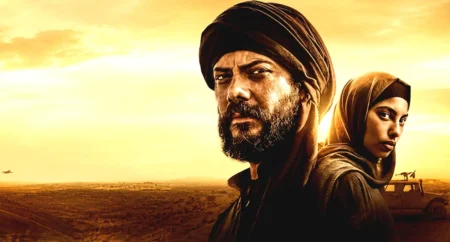 Su Prime Video un thriller cupo e teso dove l’azione nasce dalla pressione dell’ambiente e dai sospetti continui. Álvaro Morte e Mina El Hammani