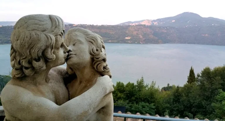 Dove andare nel Lazio tra laghi vulcanici e piccoli borghi dal fascino autentico Castel Gandolfo