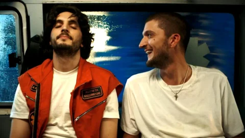 Cinema d’autore su RaiPlay, un bel road movie italiano tra provincia, amicizia e seconde possibilità Giacomo Ferrara e Andrea Lattanzi