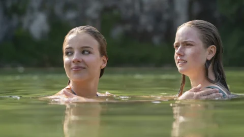 Su Prime Video la nuova serie estiva che trasforma un’isola da sogno in un’eredità piena di segreti Ella Rubin e Amélie Hoeferle