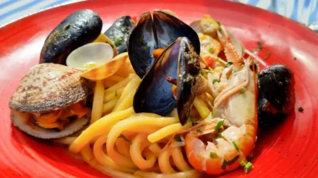 Spaghetti allo scoglio con frutti di mare