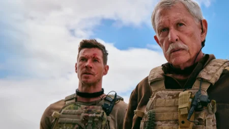 Un cecchino braccato dal suo stesso Paese, su Prime Video il film action thriller che riunisce padre e figlio Tom Berenger e Chad Michael Collins