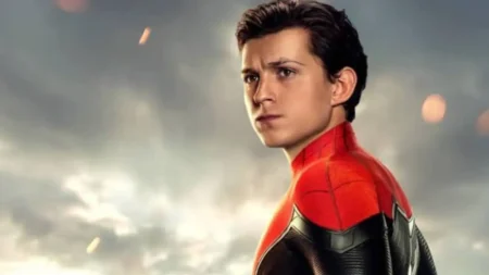Tom Holland nei panni di Peter Parker