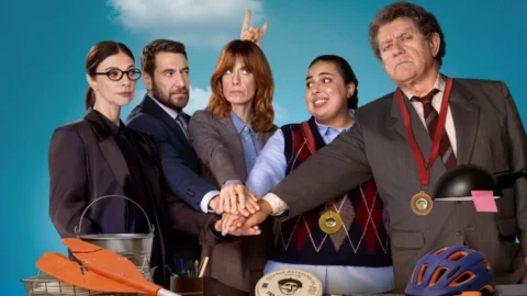 Su Netflix una commedia spagnola sul lavoro trasforma il team building in una guerra per non perdere il posto