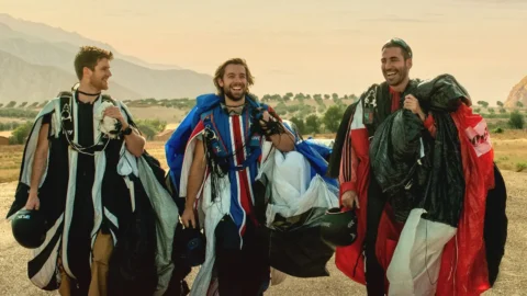 Su Netflix un film drammatico ispirato a una storia vera, dove il sogno di volare mette alla prova un’amicizia